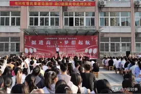 铸我青春志 策马向未来——六安市城南中学举办2022届高三学生励志演讲报告会图片