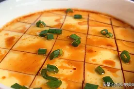 蒸蛋用冷水还是热水？很多人不知道，这样蒸出来跟豆腐一样，真香图片