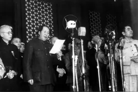 1969年天安门被秘密拆除重建，周总理：国徽必须与北京中轴线对齐图片