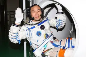 航天英雄景海鹏：从一贫如洗到三次登上太空，如今的他过得怎样？图片