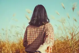 相亲宴，听完男方的“男女平等原则”，女方愤怒离席：我高攀不起图片