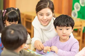 辟谣，孩子三岁前上幼儿园更聪明？过早上学反会限制孩子的能力图片
