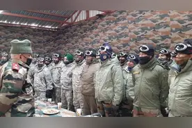 印度骑虎难下：1万多套防寒服刚穿上，美国狐狸尾巴就露出来了图片