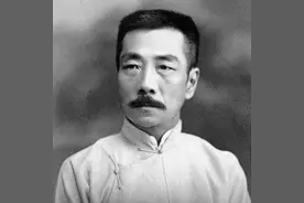 作家会画画，强大不强大——鲁迅的侧面图片