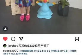 41岁陈冠希晒娃，女儿对着镜头调皮吐舌头，4岁一个玩具就4位数图片