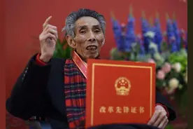 中国最“叛逆”书记，鸡毛换糖，换出4500亿的义乌小商品市场图片