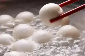 煮汤圆，冷水下锅还是热水？小编告诉你正确做法，软软糯糯不露馅图片