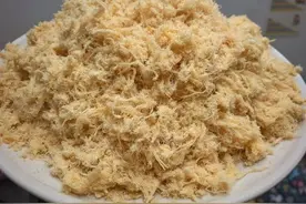 在家里也能做鸡肉松，入口即化，蓬松绵软，鸡肉松还可以装饰面包图片