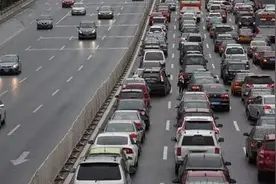 不系安全带、 接打手机的司机注意！北京电子警察抓拍升级图片