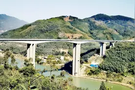 今日开通！云南首条穿越哀牢山无量山高速公路建成通车图片