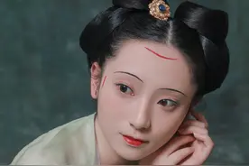 细数唐朝各个不同阶段的妆容，初唐娇俏，盛唐精致，晚唐的有点丑图片