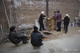 草圈笼屉草席篦子，一锅能出五百个，办喜事古法蒸馒头啥讲究？图片