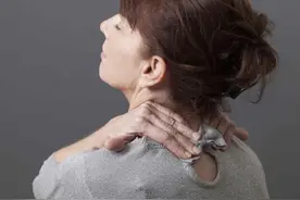 看似不起眼的肩膀痛，可能不是“疲劳过度”那么简单，需重视图片