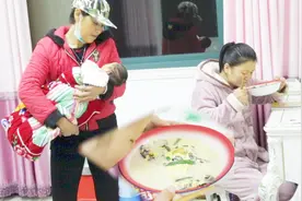 存了半个月的月子餐，今天派上用场了，婆婆煮一锅给明明下奶视频封面