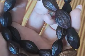 吃橄榄菜，攒了一条橄榄核手串，盘了盘黝黑贼亮图片