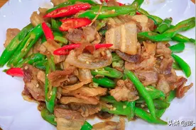 小炒肉怎么做才好吃，掌握这几个窍门，肉片焦香不油腻，香辣下饭图片