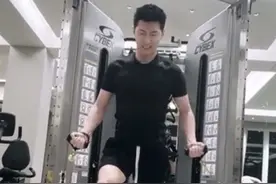 赌王葬礼三天后，何超莲深夜晒窦骁在豪宅健身视频，疑似已同居图片