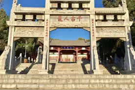 “南阳·诸葛亮躬耕地”系列（一） 张晓刚：烟标上的卧龙岗文化⑧图片