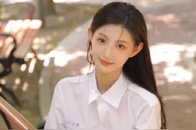 女神来袭，北影校花王思洁，高中生装扮，瞬间怦然心动的感觉图片