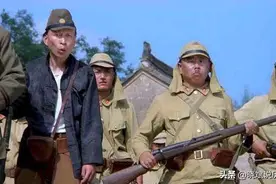 鬼子进村儿！为啥喜欢捉鸡，鬼子：但凡有吃哩，谁干这缺德事儿图片