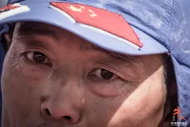 能“活活”跑完400公里的都是些什么人？揭开镜头下真实的跑者图片