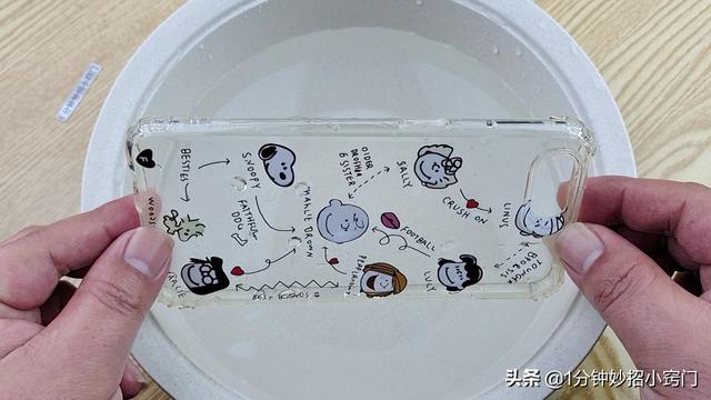 透明手机壳脏了怎么办