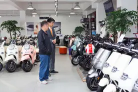同一款电动车，价格却相差一两千，消费者该怎么选？图片