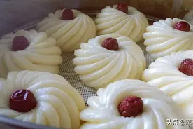 快过年了，非常漂亮的一款红枣花卷分享给大家，好吃还好学，简单图片