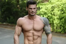 要把肩练宽？不能只做侧平举，让三角肌协调发展才能练出宽厚肩膀图片