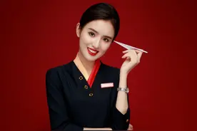 成都航空空姐刘颖莹：她是校礼仪队队长，坐拥百万粉丝的“网红”图片