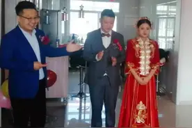 婚礼家中办，亲友隔空送祝福！大庆这对夫妻举办了一场特别的婚礼图片