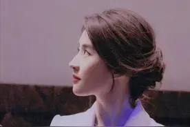 刘亦菲的气质越来越好，身穿牛仔裙、休闲裤，优雅知性还美丽图片