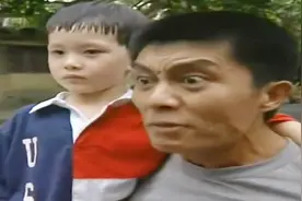 前妻光顾着与男友道别，没看好儿子，让他单独过马路差点被撞死视频封面