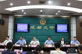成都交警组织全市快递和即时配送行业开展电动自行车交通安全秩序集中整治动员会图片
