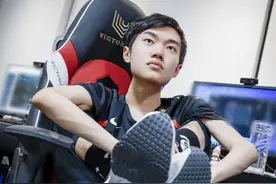 黄金左手绝境秀烂DWG回敬Faker，25层杀人书超神虐泉！群解说炸了图片
