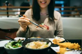 日本寿司有活的蠕虫，弱势群体不宜，中招机会大吗？图片