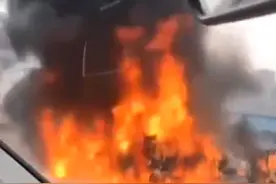 广东佛山：男子酒后故意纵火烧车，警方：刑拘！图片