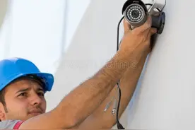 公民在自家门口安装监控摄像头，邻居将其告上法庭，法院这样判图片