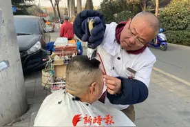 5元剪发还能上门，济南这位街边“Tony老师”有不少铁杆粉丝图片