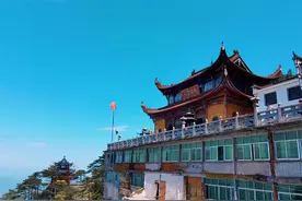 地藏王真身开悟之地，建在山顶的寺庙，香火鼎盛图片