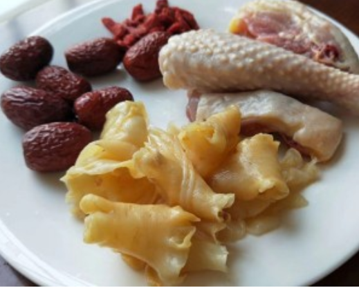 花胶排骨海带 排骨炖海带可以放花胶