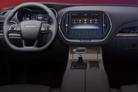 捷途X70定位中型SUV，10年内不用担心发动机问题，起售价不足7万图片