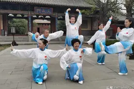 强身健体，舒筋活络，健身气功“八段锦”图片