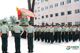 军旅定格照：记录退役老兵的“最美瞬间”图片