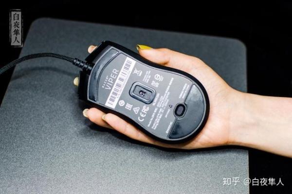 吊打罗技GPW？雷蛇毒蝰无线版与PAW3399首发测评