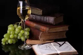 居家必备，读书还是观影？这里不存在二选一图片