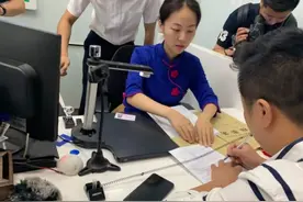 国内存款总额229.22万亿，人均存款6.99万，却人均负债24.35万图片