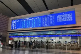 新疫情下的北京火车站：消毒频次加密，旅客明显减少图片