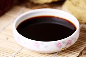 得了糖尿病别愁，教你1个降糖方！餐前喝两勺，血糖平稳降下来！视频封面