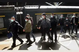 男子与美女“裸聊”被录屏敲诈13万，上海警方半月侦破34起“裸聊”案抓了70人图片